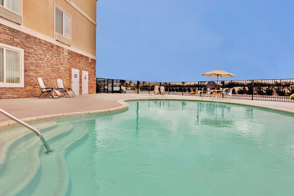Holiday Inn Express Hotel And Suites Beaumont Oak Valley 48/66