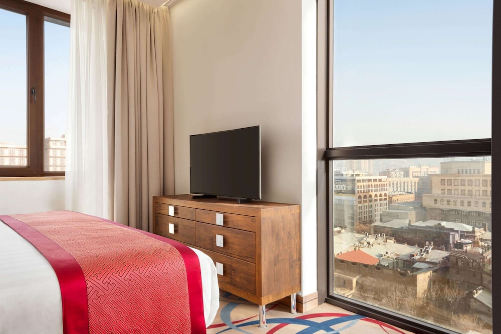 Ramada Hotel and Suites by Wyndham Yerevan 24/45