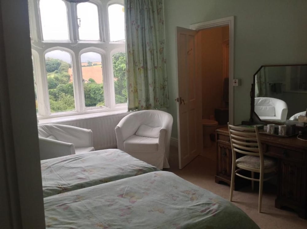 Greenham Hall B&B 16/25