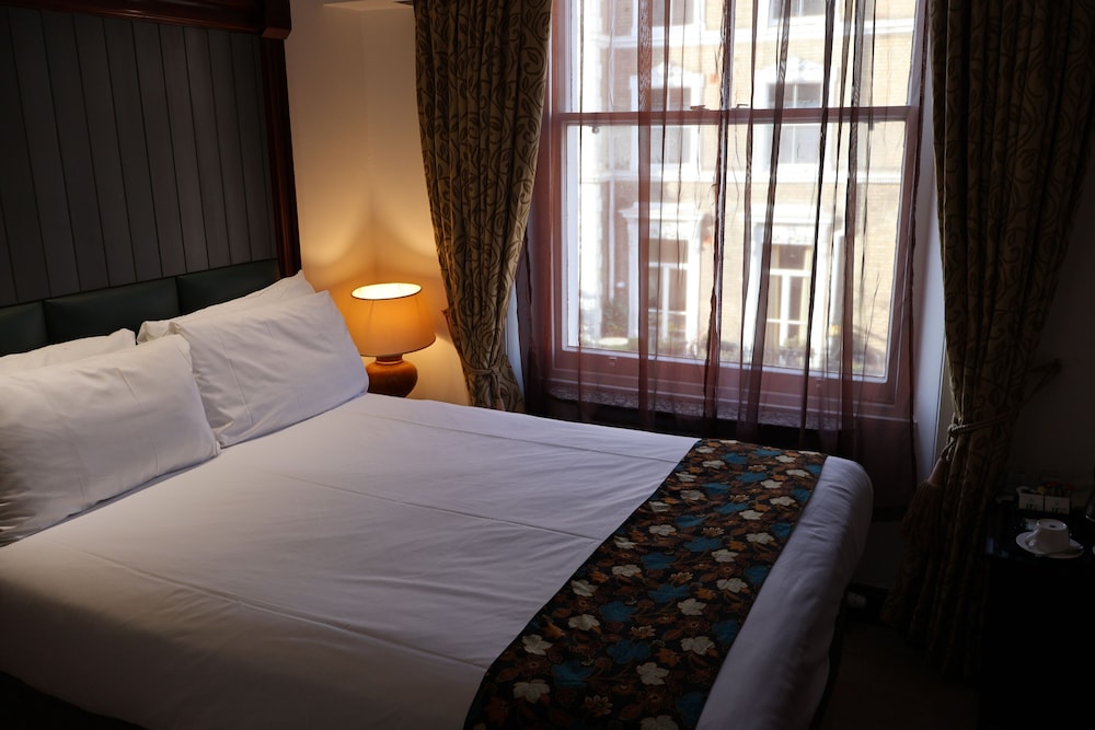 Deluxe, Double Bed, Front View