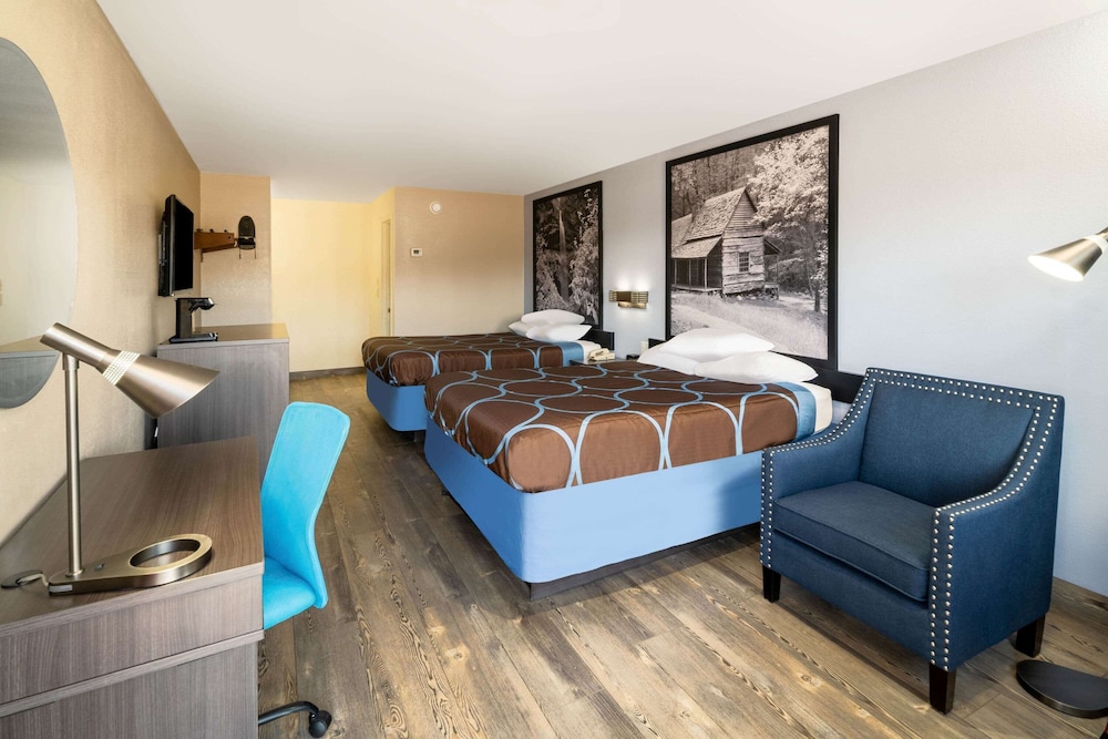 Super 8 by Wyndham Cleveland TN 23/36
