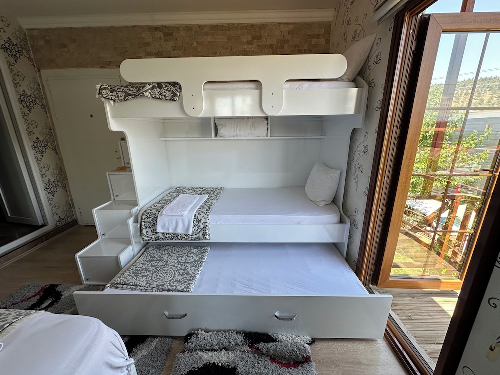 Sinter Terasse House Hotel 47/50
