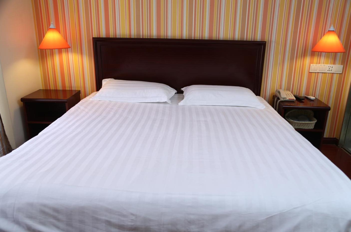 Pai Hotel (Zhuhai Career Technical College, Aviation City Seaview) 16/24