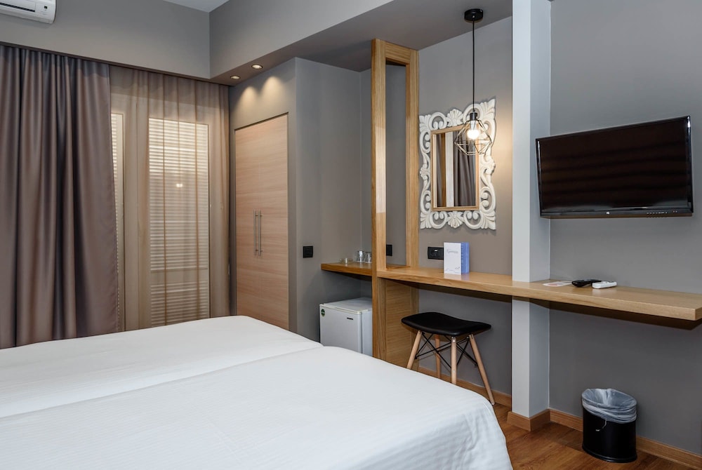 Agamemnon Hotel 26/67