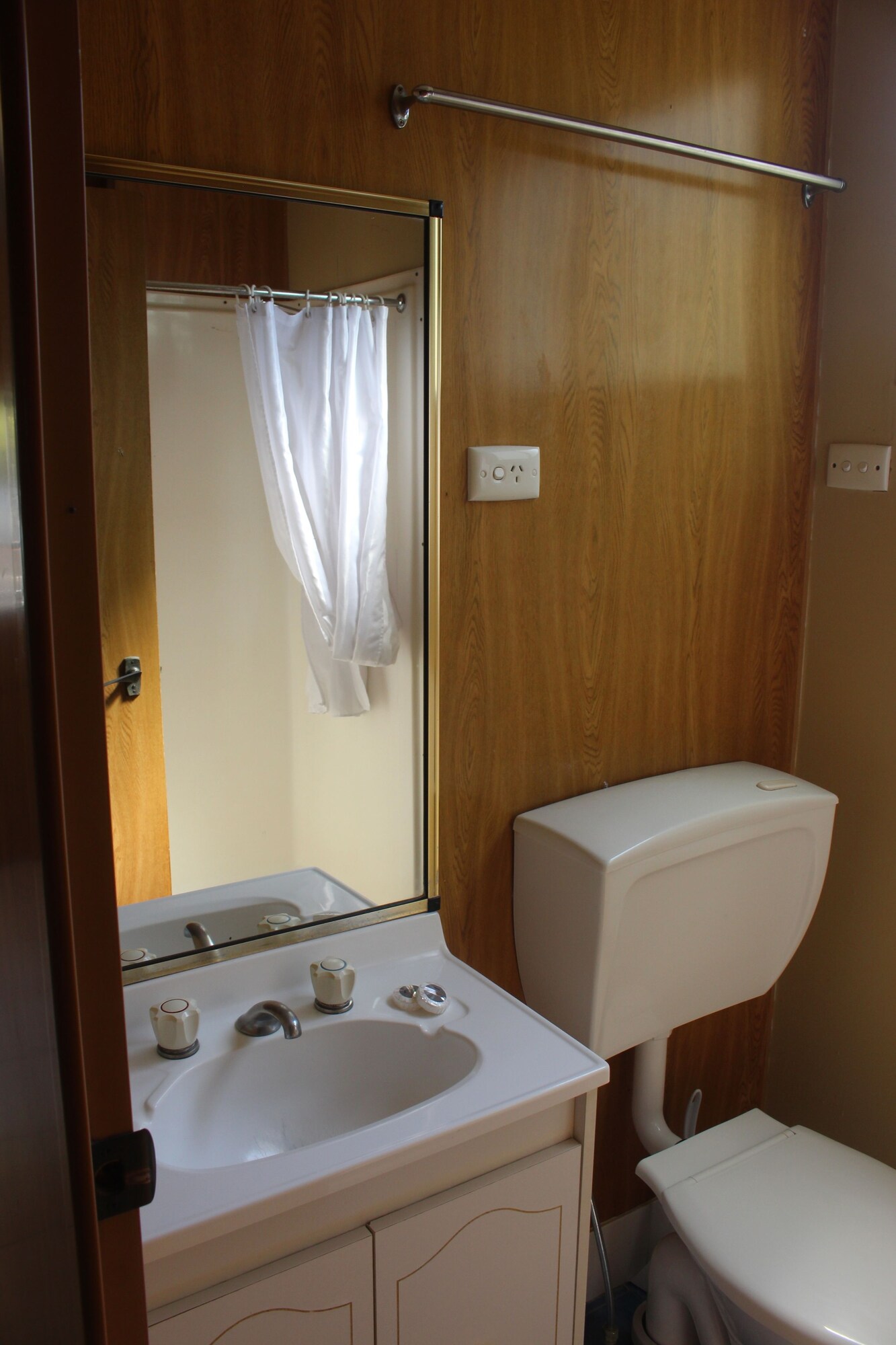 Lodge, 1 Double and 4 Single Beds، Lanis Holiday Island Caravan Park 2/2