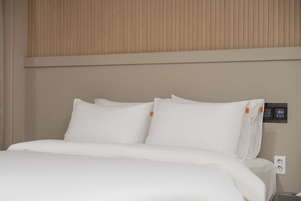 Piano Hotel 23/65