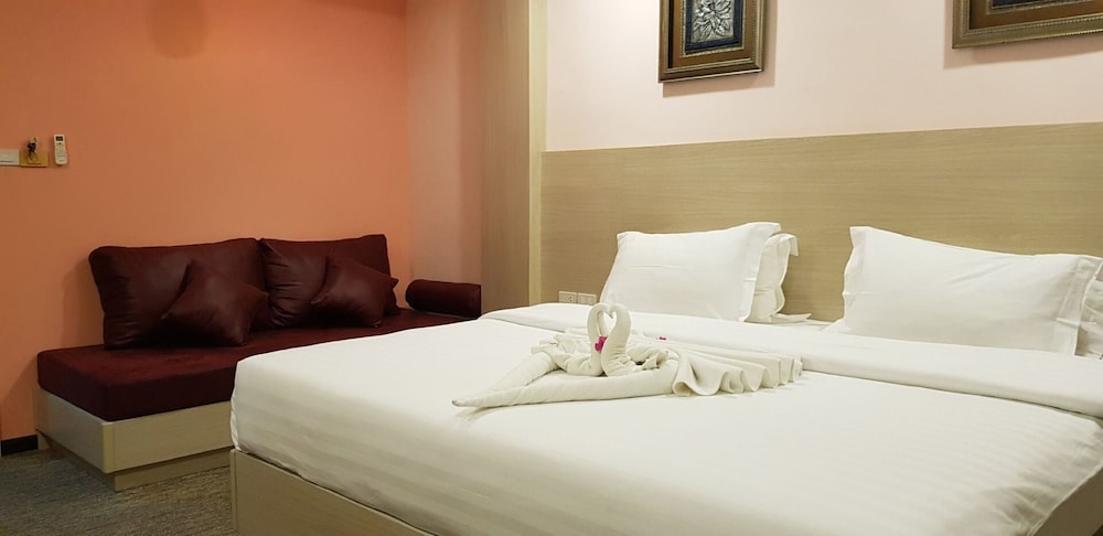 DELUXE, DOUBLE OR TWIN BED, CITY VIEW