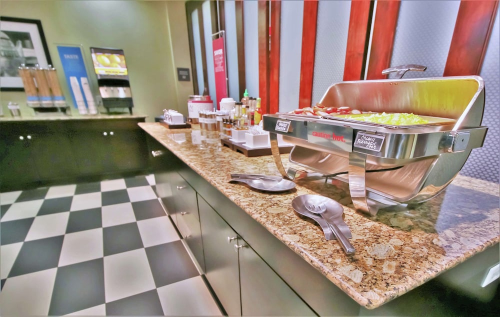 Hampton Inn And Suites Flowery Branch 25/38