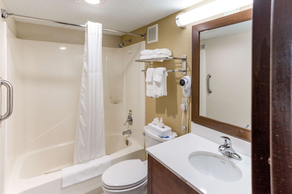 Quality Inn & Suites Plattsburgh 12/41