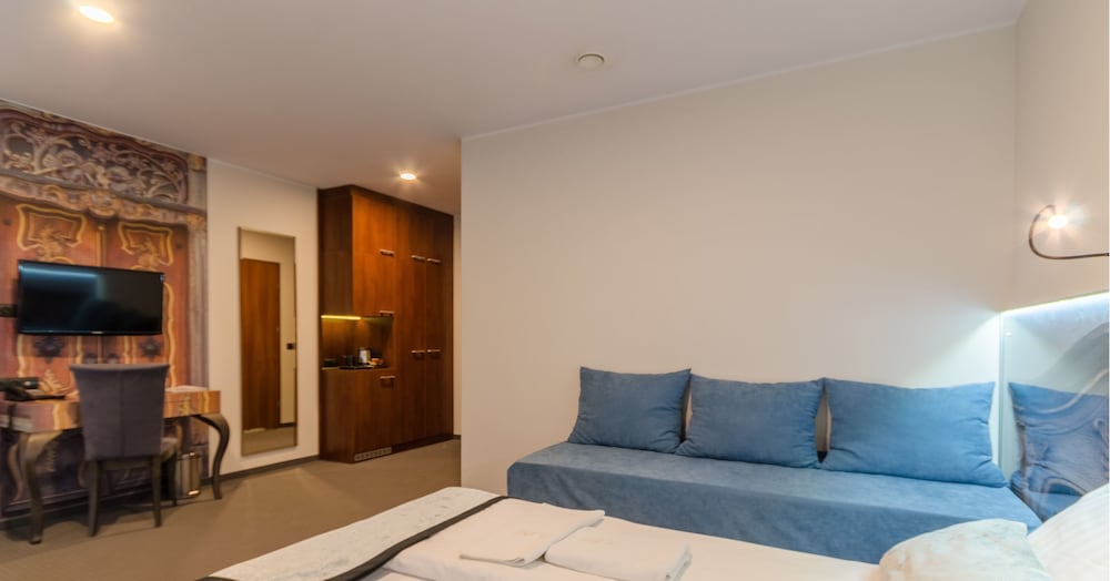 Celestin Residence 30/50