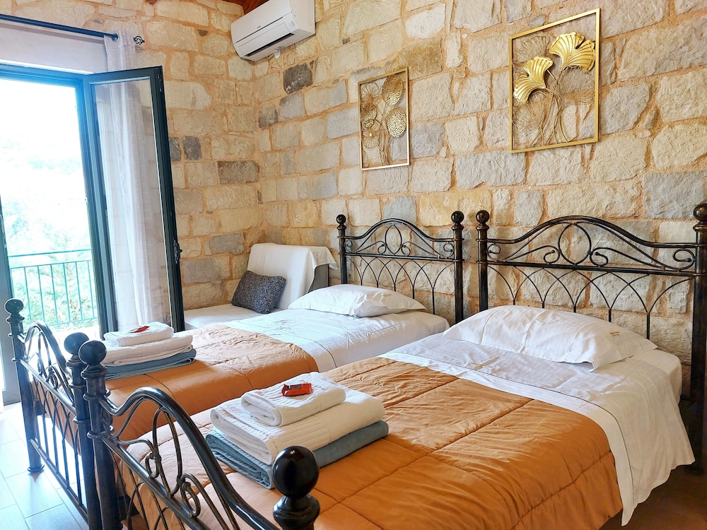 2 BEDROOMS, CONDOMINIUM, DELUXE, VILLA