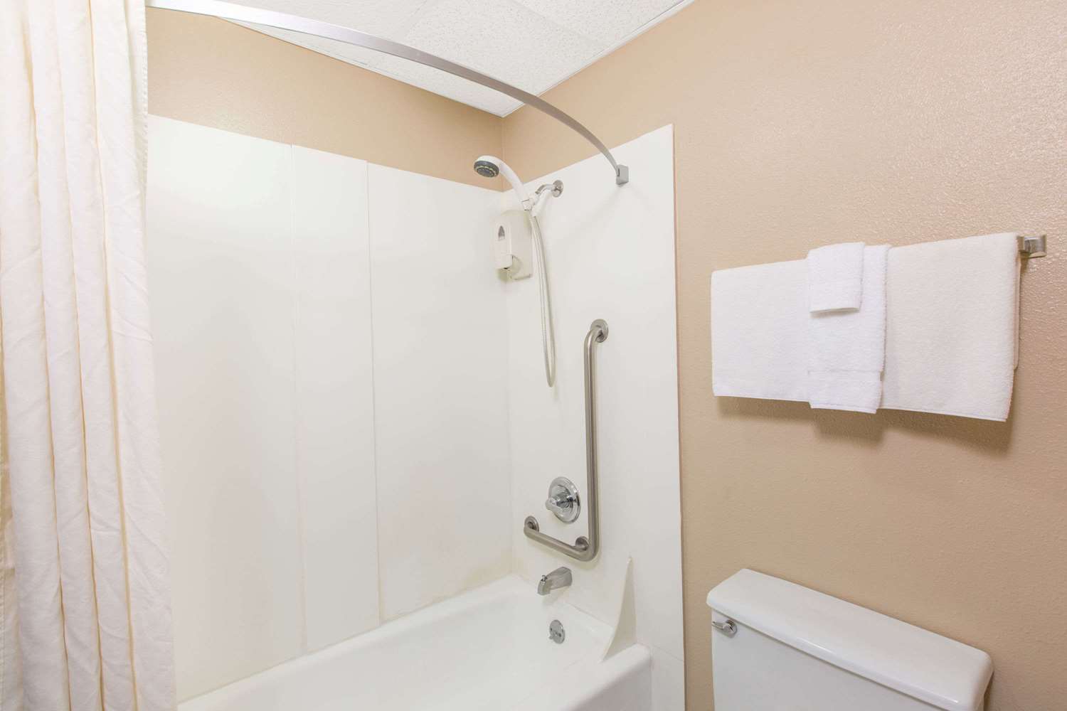 Days Inn by Wyndham Denison IA 7/7