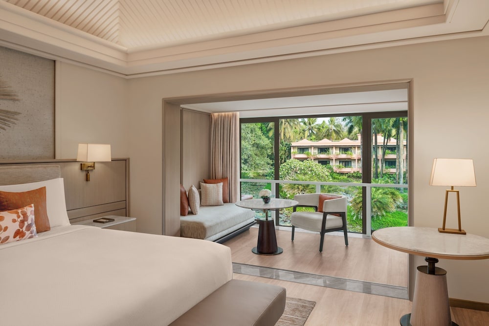 Premier, King Bed, Lagoon View