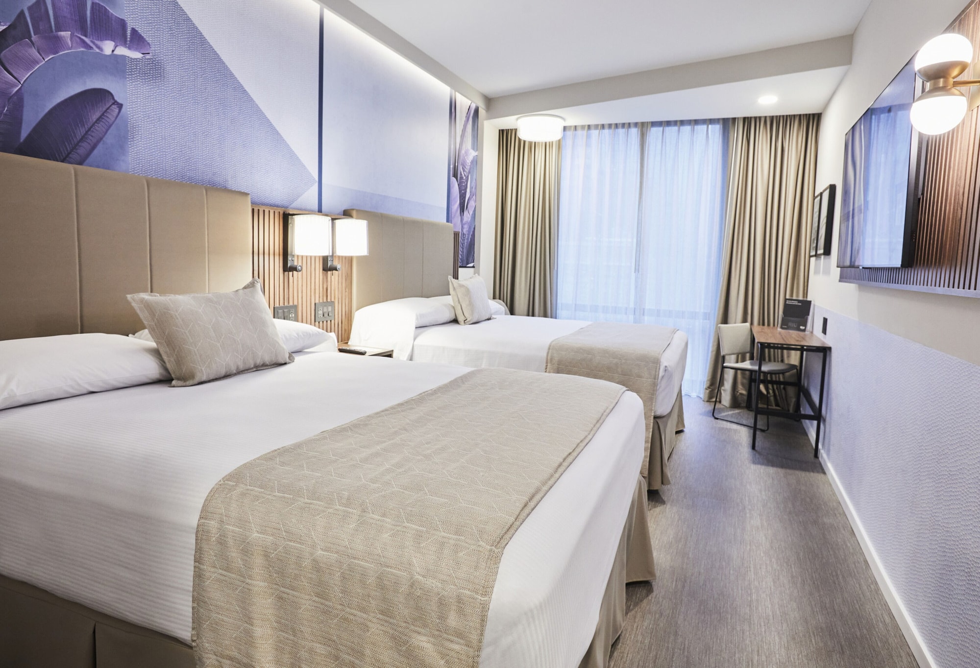 Deluxe, 2 Queen beds