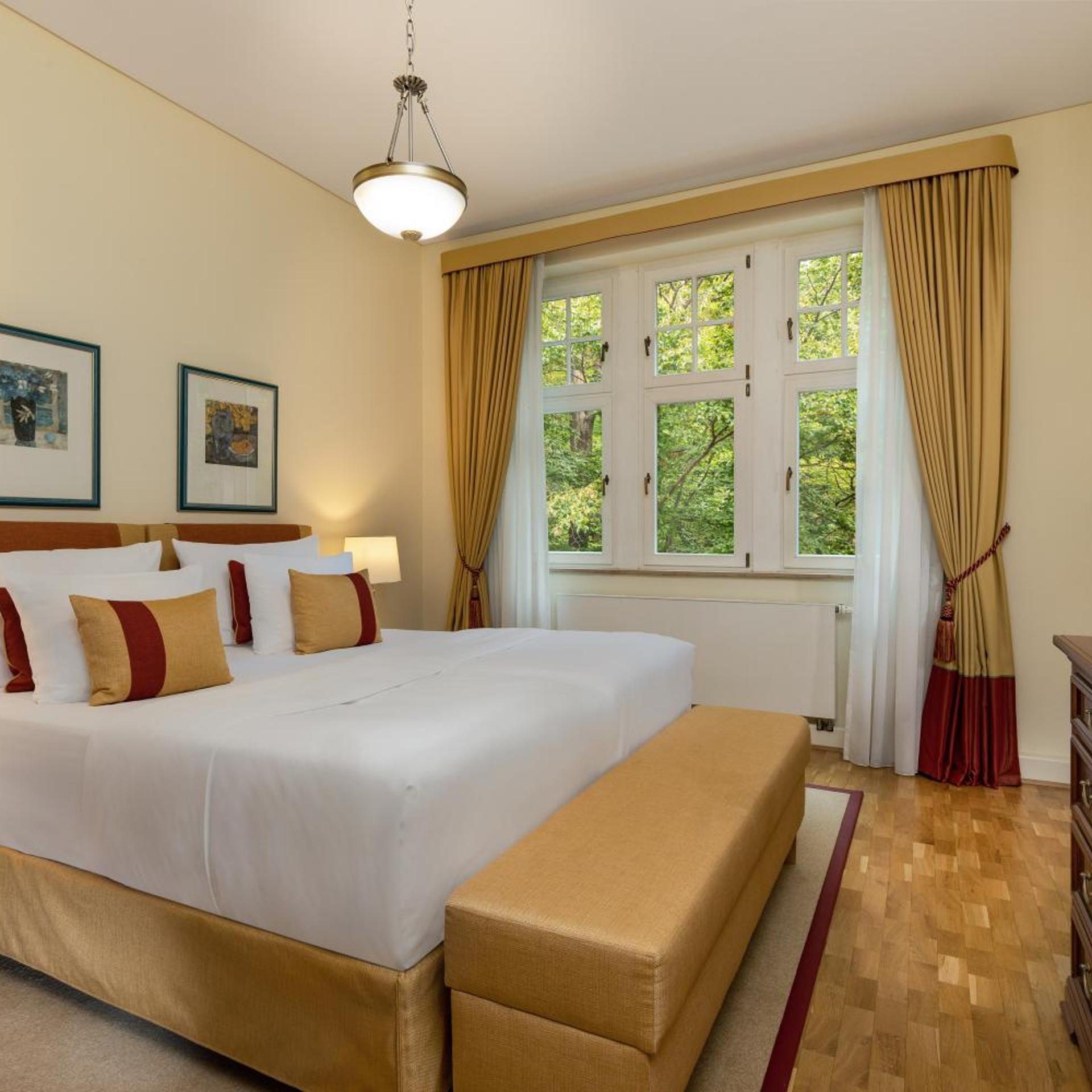 Guest Room, Classic, King Bed