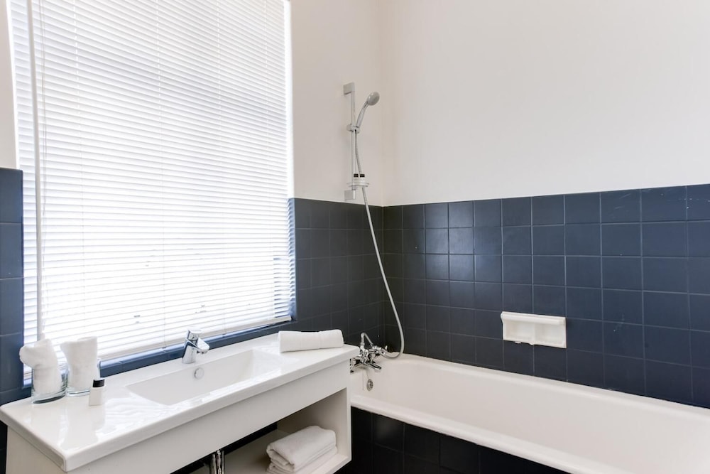 Albourne Guesthouse 45/48