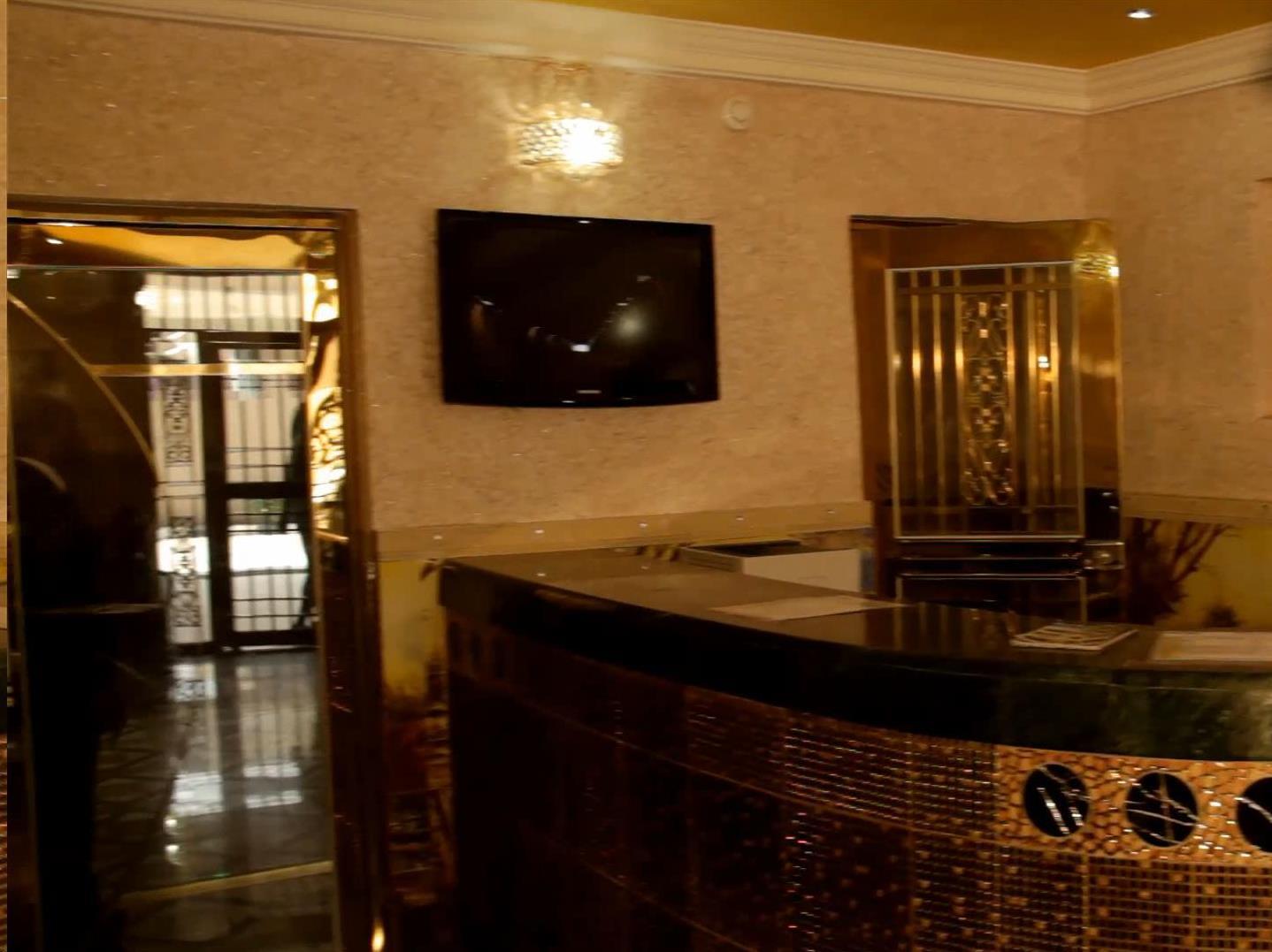 Hipoint Hotel and Suites 10/25