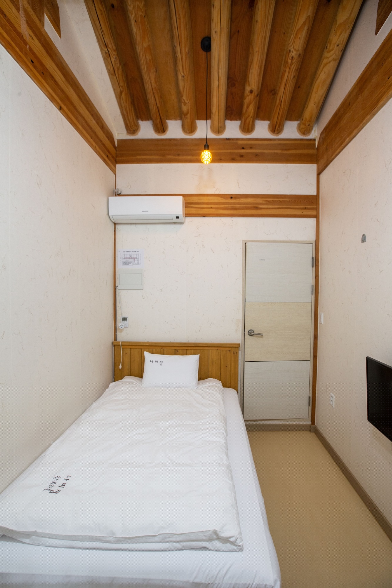 DELUXE, DOUBLE BED