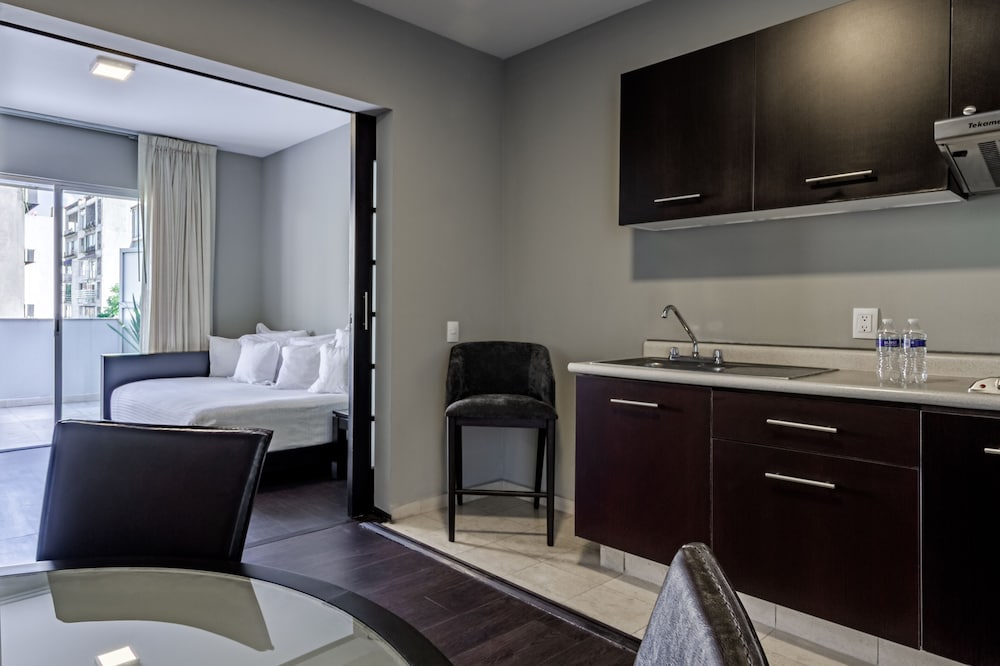 Giorgio Suites 10/27