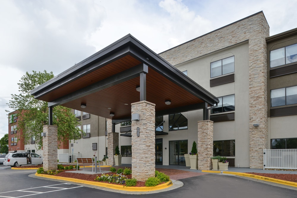 Holiday Inn Express Suites Raleigh Ne Medical Ctr Area 2/74