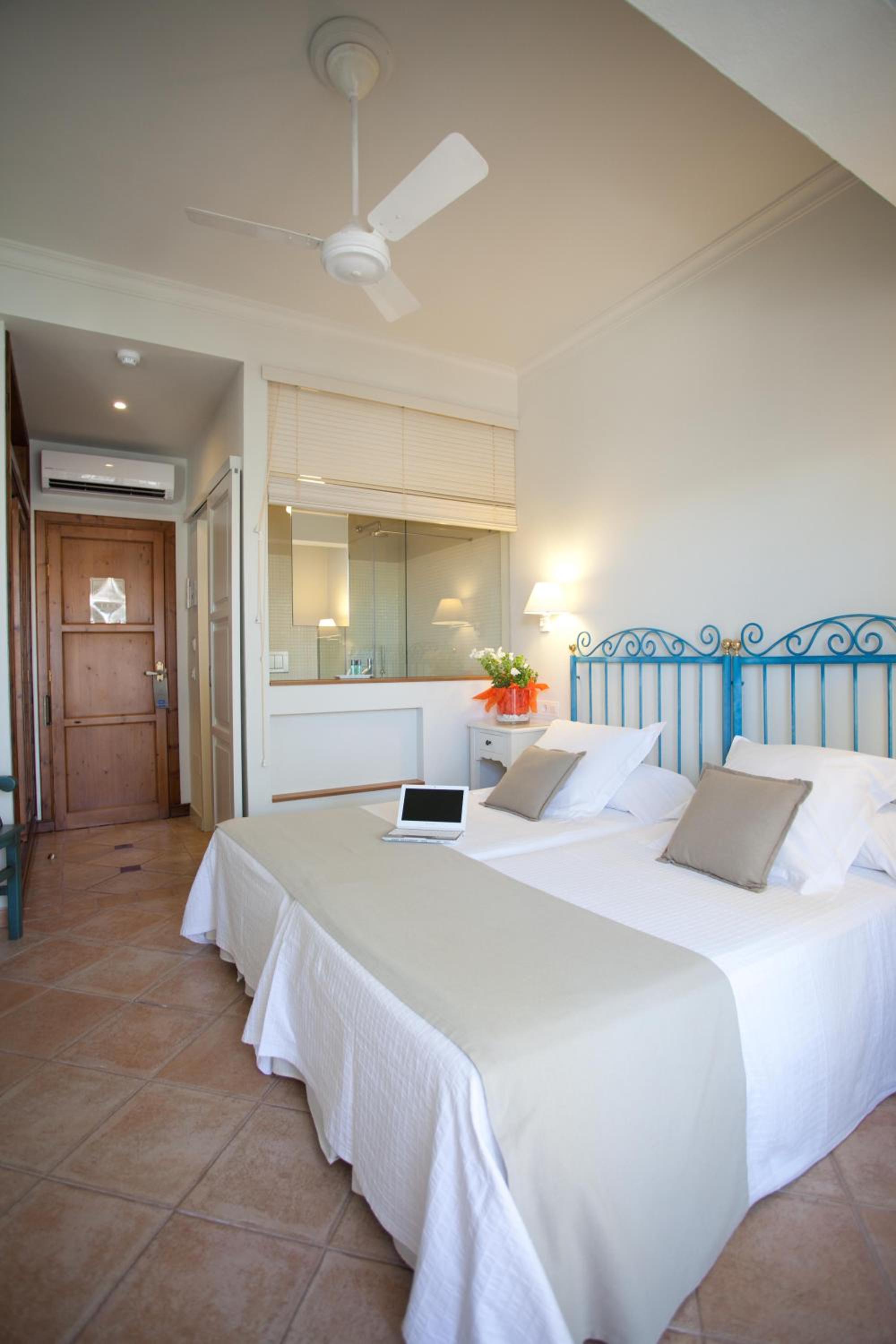 HOSTAL LA SAVINA 15/58