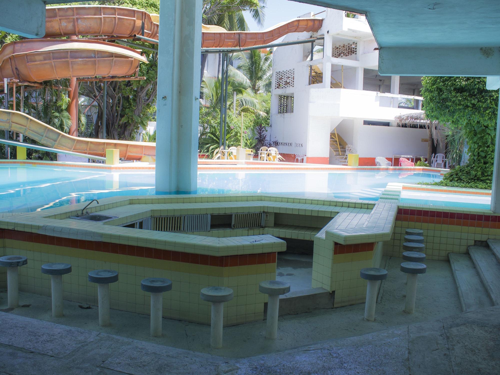 Hotel Playa Azul 34/36