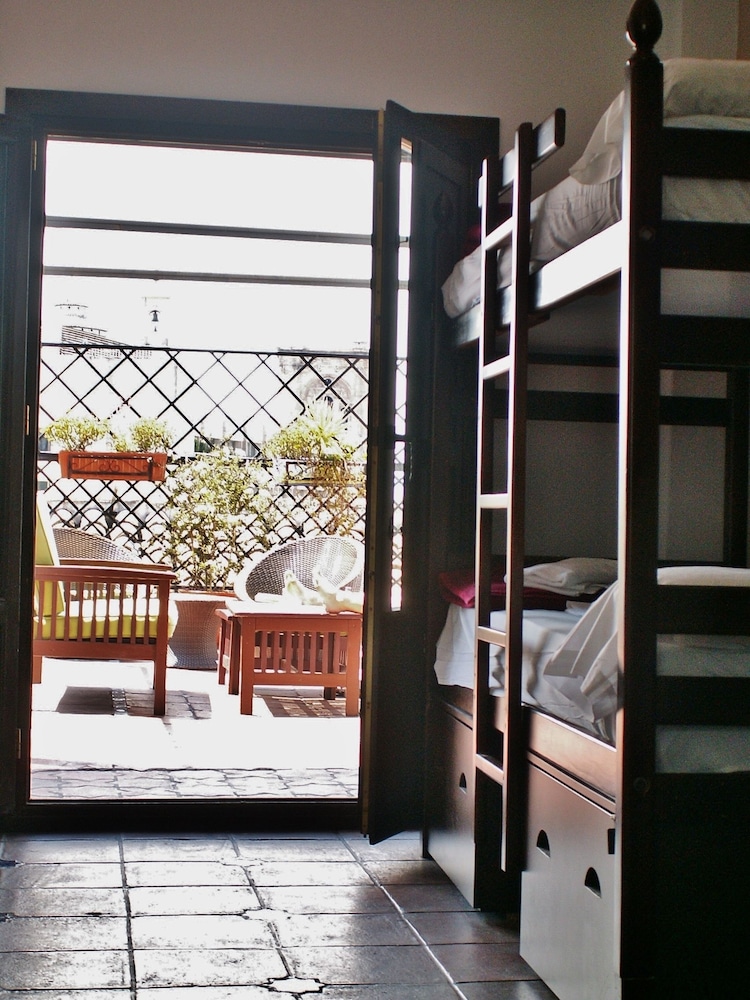 Oasis Backpackers Hostel Granada 38/50