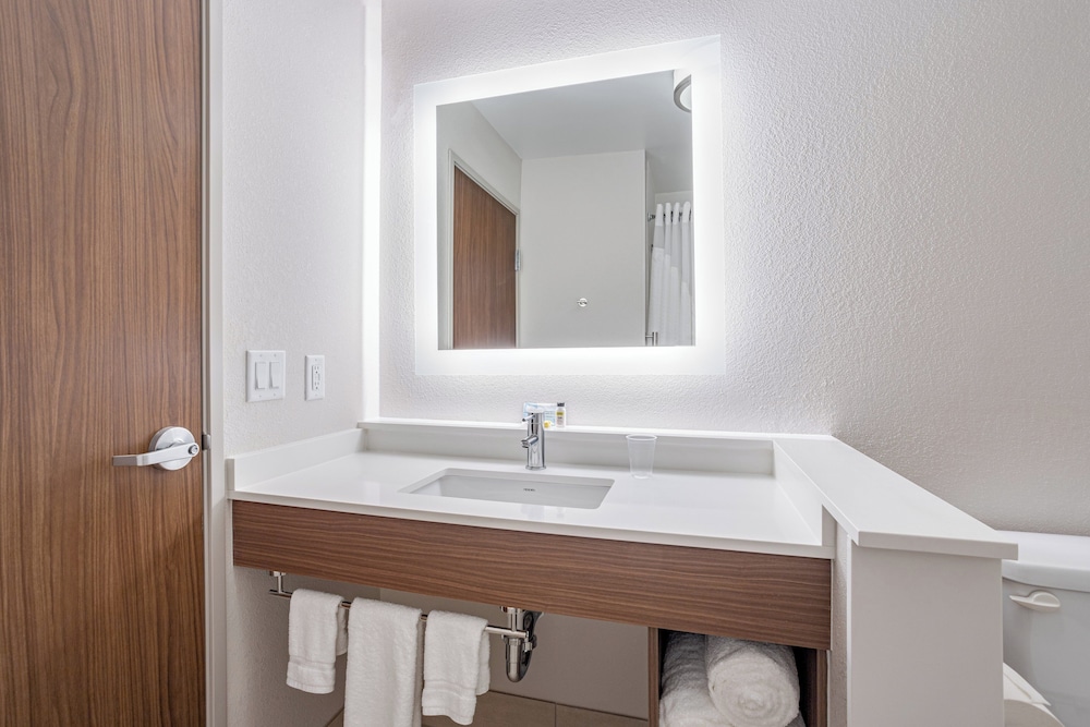 Holiday Inn Express & Suites Elkhart North 34/38