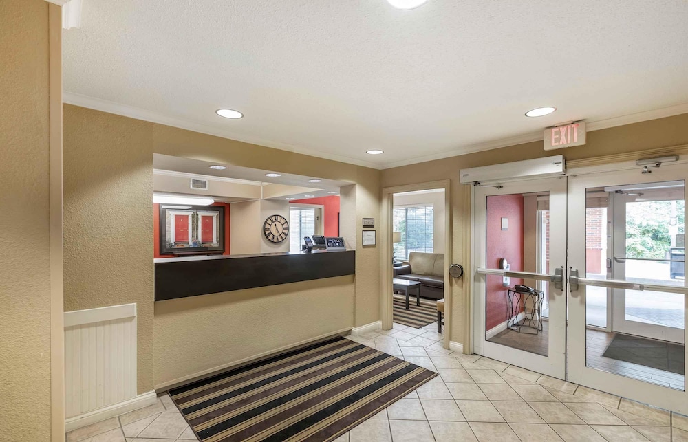Lobby at Studio 6 Extended Stay Milwaukee Brookfield WI, BROOKFIELD - WI