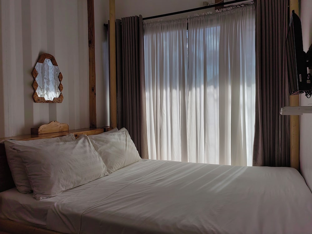 Containers By Eco Hotel Tagaytay 21/66