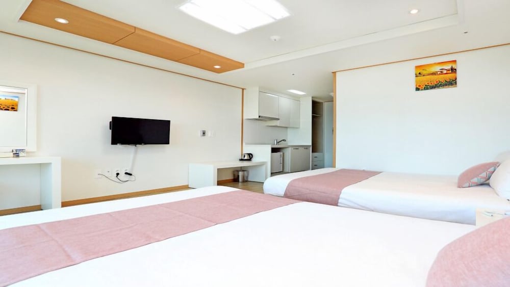 Marine Port Resort 9/32