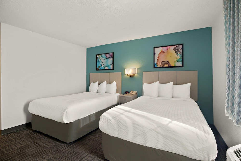 ROOM, 2 DOUBLE BEDS