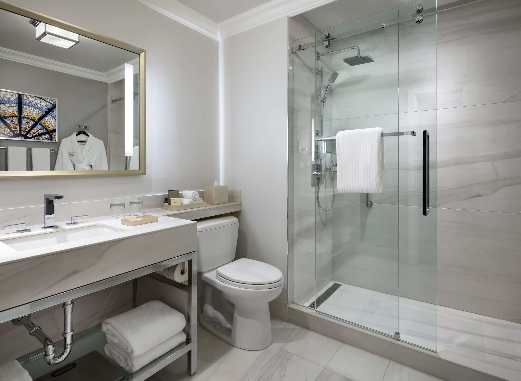 Fairmont Gold, King Bed, Harbour View 2/3