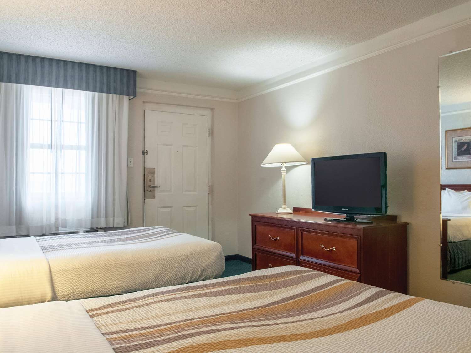 La Quinta Inn by Wyndham New Orleans Veterans / Metairie 7/18