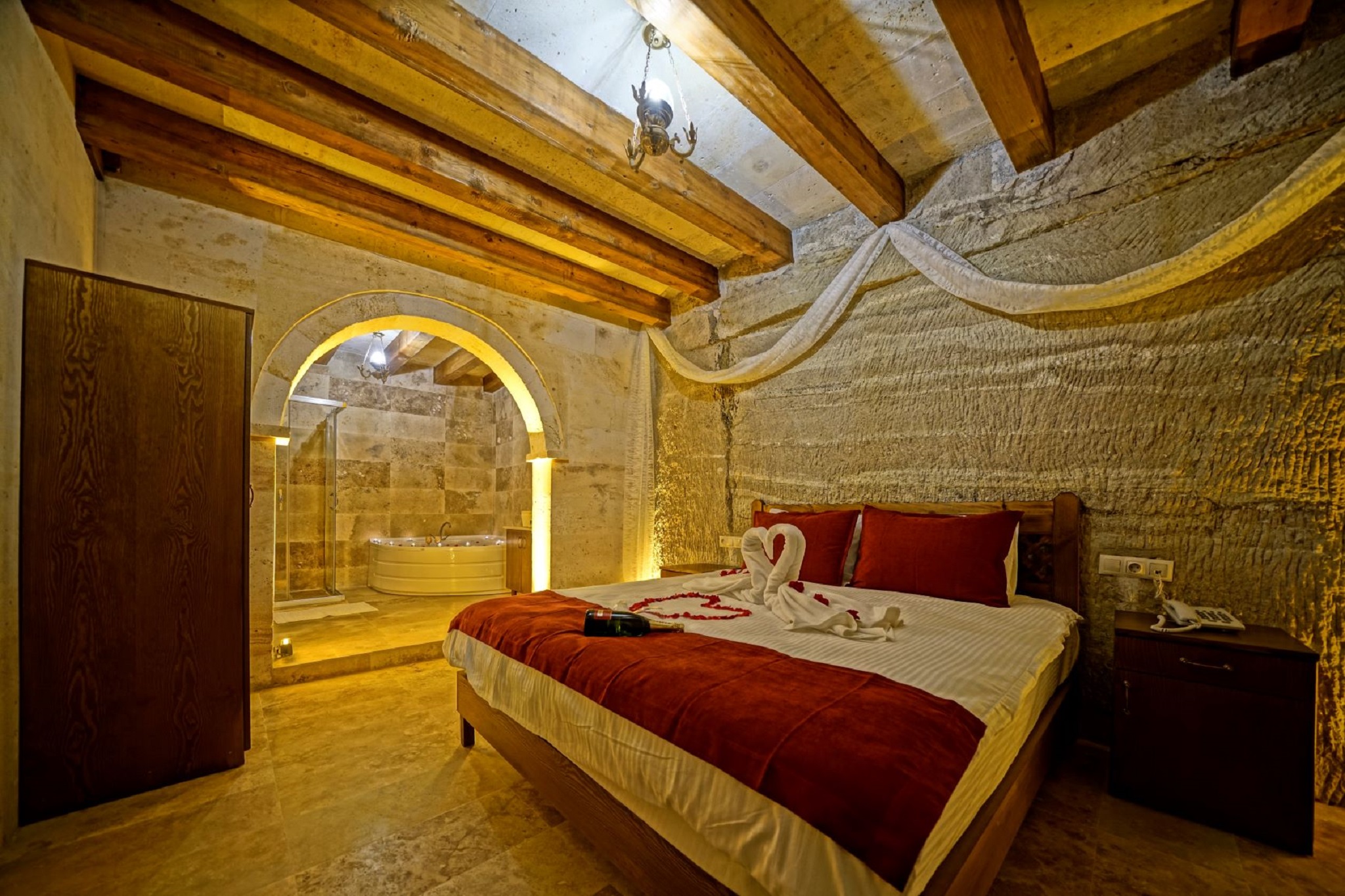 Cave, Family, Suite
