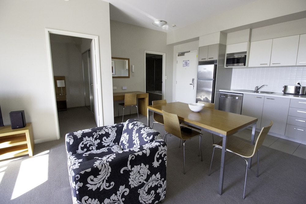Gladstone Downtown Central Apartment Hotel 26/48