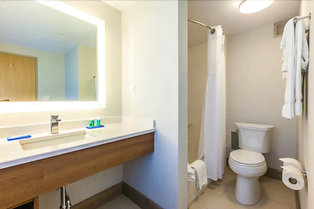 Holiday Inn Express Saint John Harbour Side Hotel 11/69