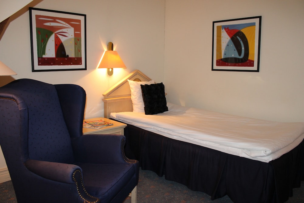 First Hotel Christian Iv 17/76