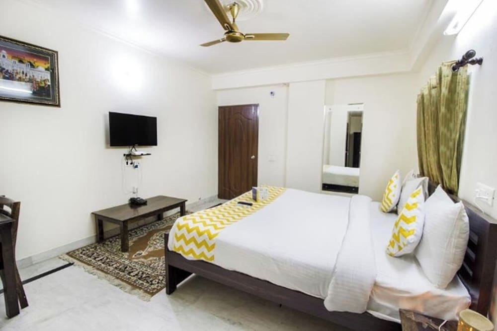 Fabhotel Dior Pink City 12/40