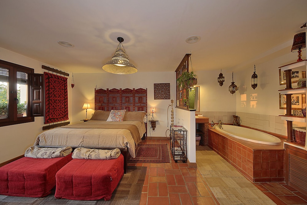 1 Bedroom, Basic, Double Bed, Alhambra View
