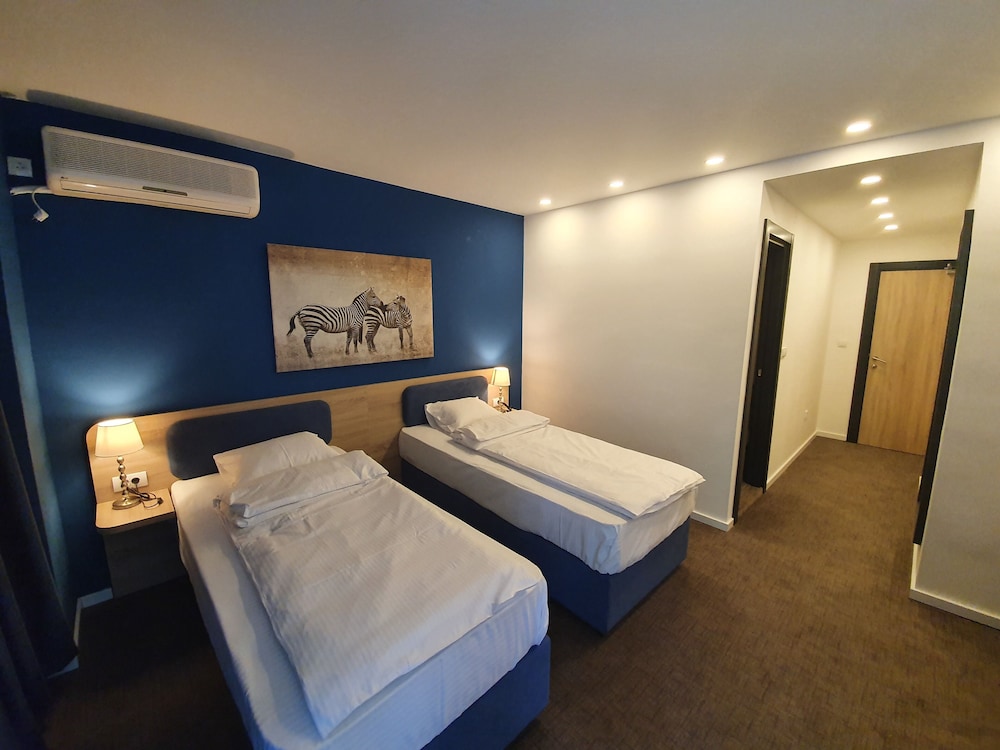 Premium Crown Suites 22/47