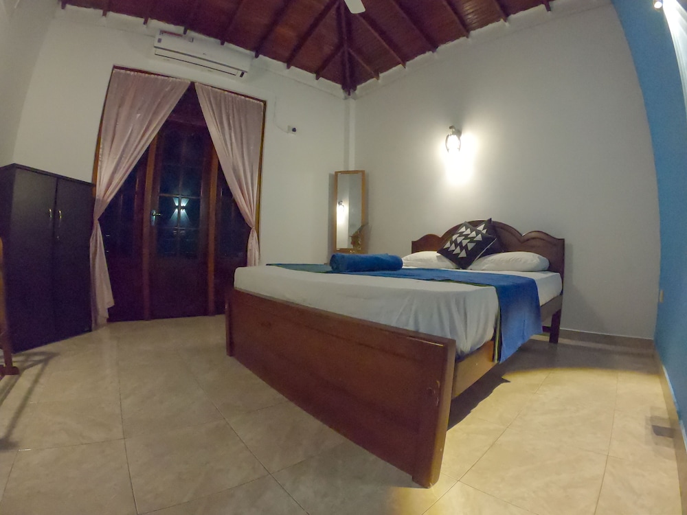 3 BEDROOMS, FAMILY, VILLA, GARDEN VIEW