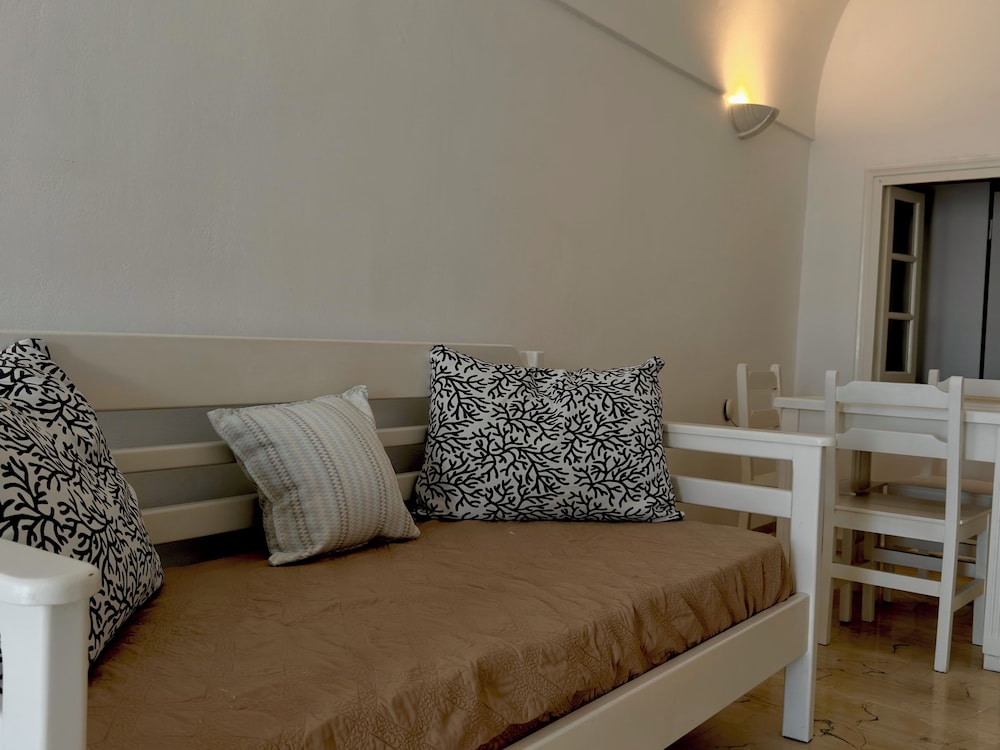 1 Bedroom, Apartment, Queen Bed, Pool Side, 2 Sofa