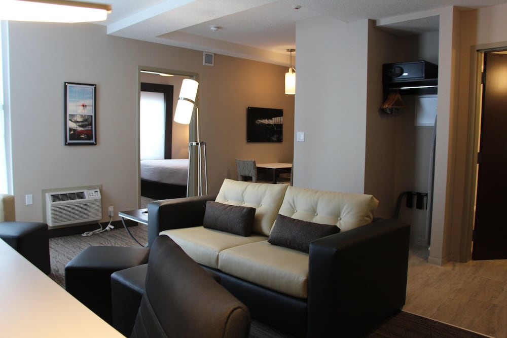 Holiday Inn Express Suites Cold Lake 44/73