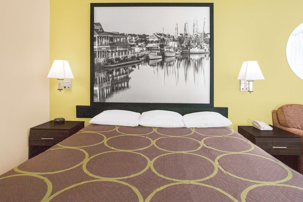 Super 8 By Wyndham Sumter 9/15