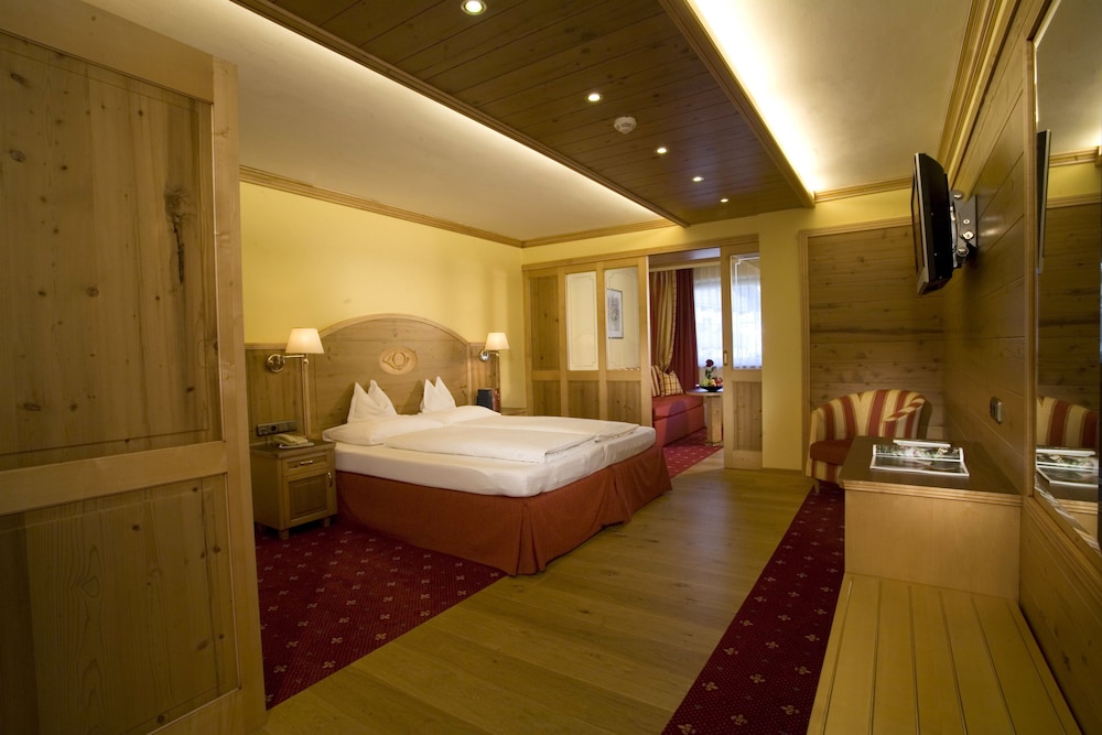 Hotel Neue Post 23/75