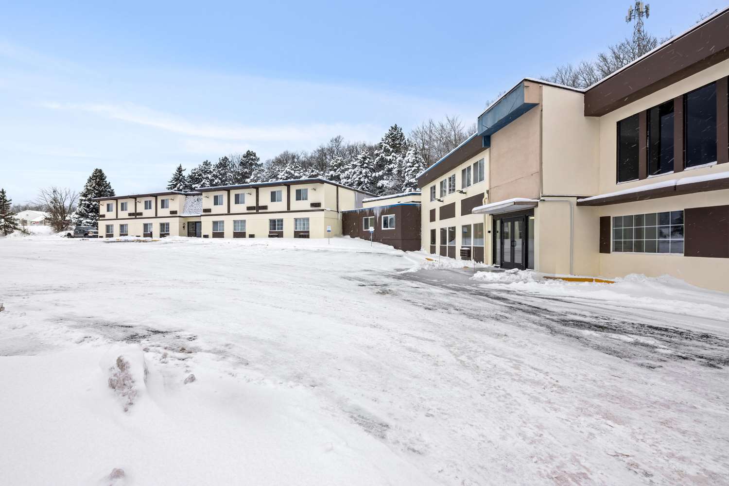 Econo Lodge Manistee, MI 19/19