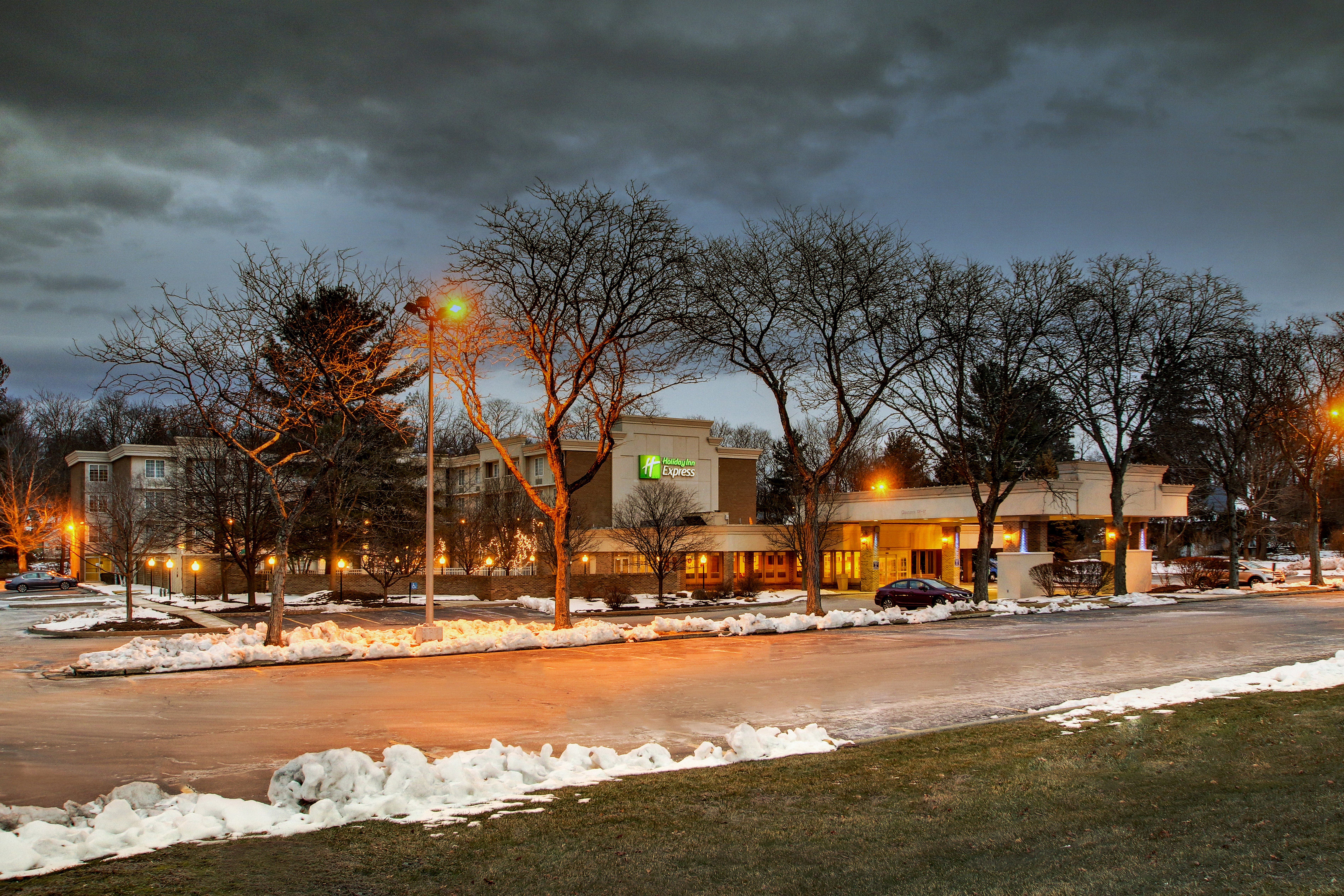 Holiday Inn Express Poughkeepsie 47/48