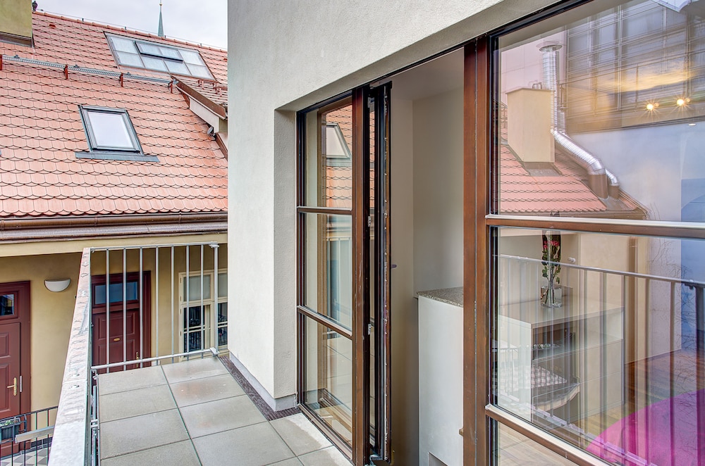 4 Arts Apartments by Adrez Living 5/52