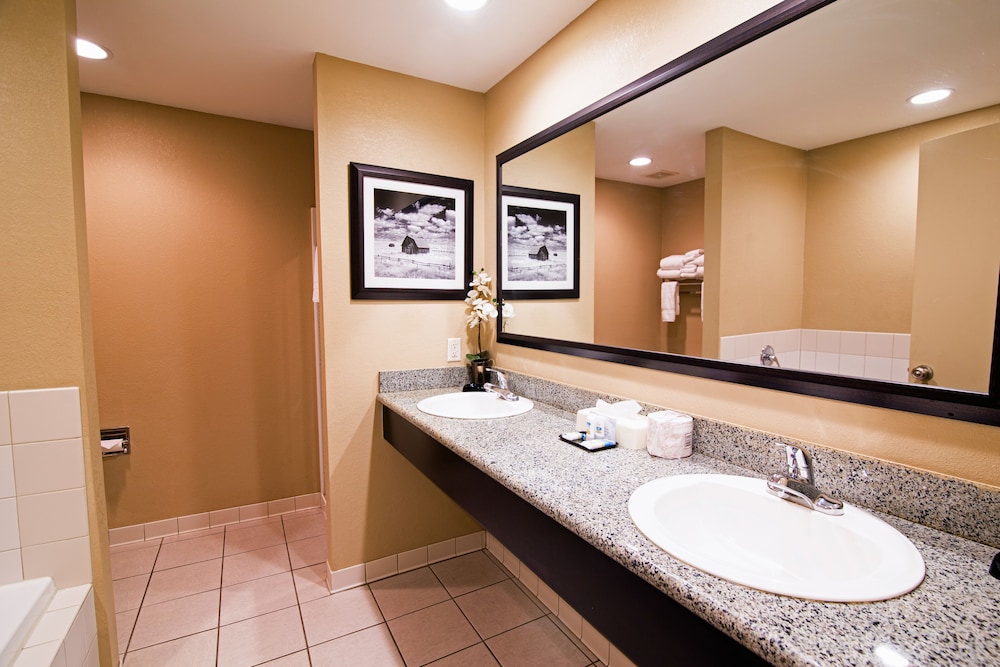 Best Western Plus Heritage Inn 14/36